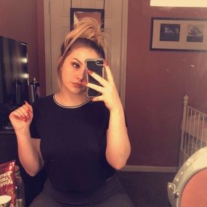 Black and white hollister crop top